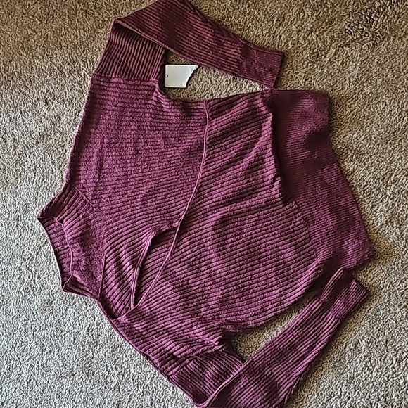 Open Edit CutOut Mock Neck Sweater - Picture 4 of 6